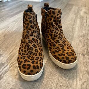 Boutique Corkys HUNT Womens, Size 8 Leopard print Sneaker/bootie Ankle Shoe